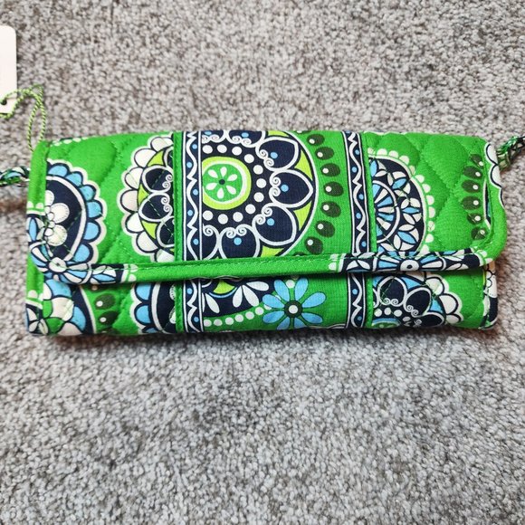 NWT Vera Bradley Sleek Wallet in Cupcake Green Crossbody - Picture 5 of 10